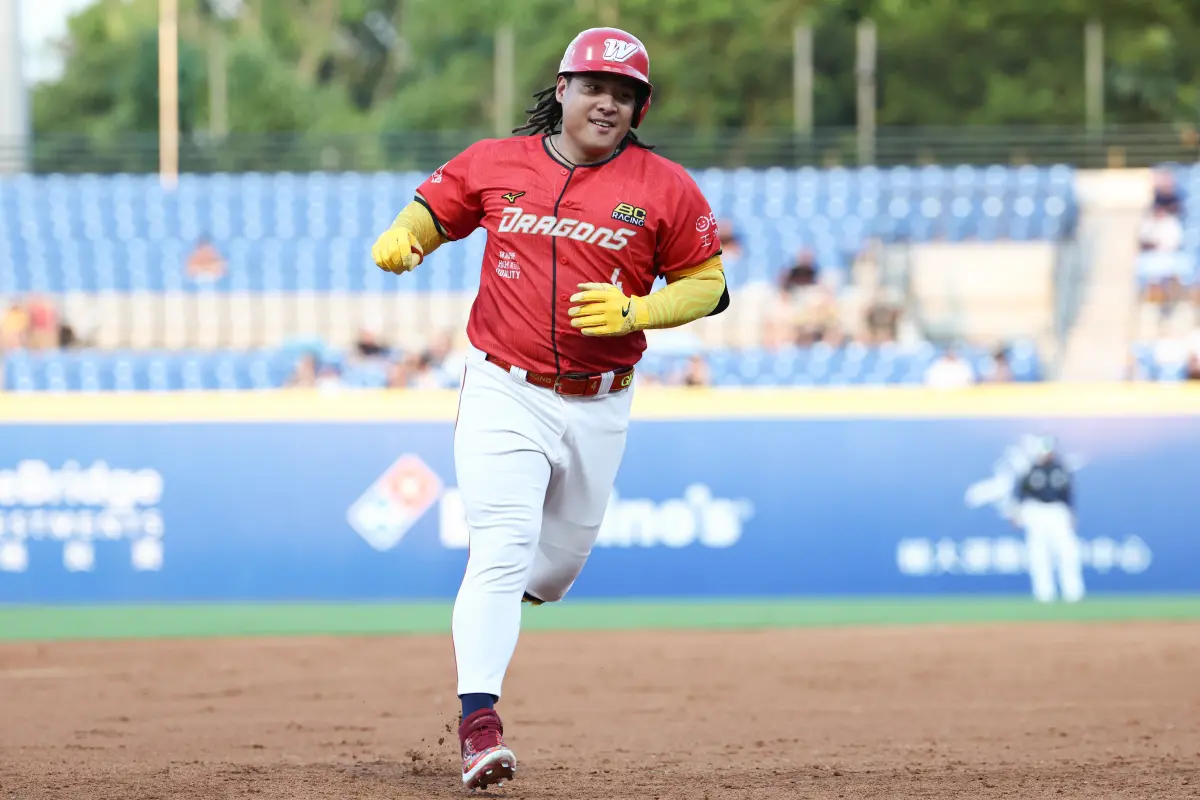 ▲味全龍重砲吉力吉撈鞏冠在3局上敲出3分砲，替龍隊先馳得點。（圖／味全龍提供）