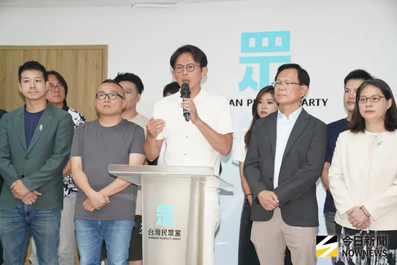 ▲823大罷免、公投結果出爐，民眾黨主席黃國昌與黨務主管舉行記者會回應。（圖／記者林敬原攝，2025.08.23）