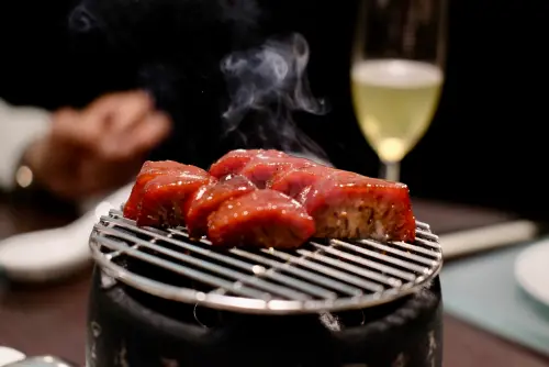 ▲徐天麟特別喜愛晶華軒的燒臘，圖為招牌蜜汁叉燒。（圖／記者葉盛耀攝）