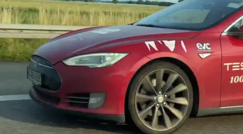 ▲吉米恩的Model S車況維持相當良好。（圖／Ｘ＠gem8mingen）