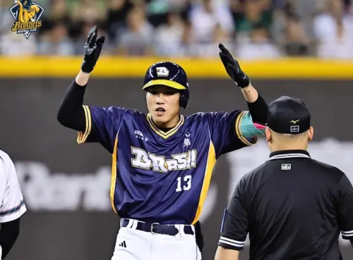 ▲中信兄弟許庭綸在第8局敲出追平比數的二壘安打，替兄弟延長戰線。（圖／中信兄弟提供）