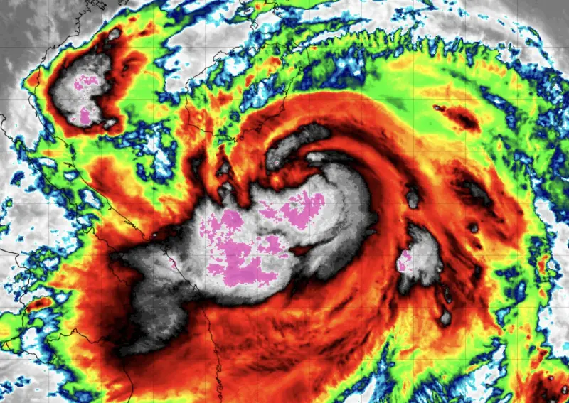 劍魚颱風轉中颱！鄭明典：結構完整、不易消散　台灣防午後大雷雨