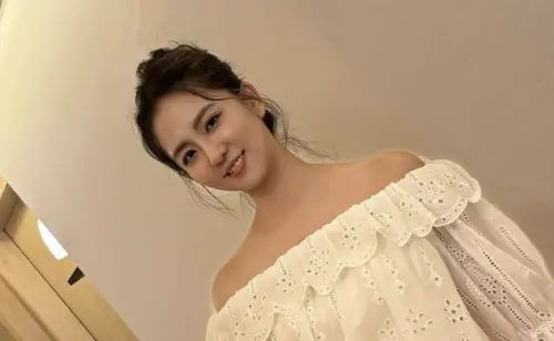 周曉涵68歲老爸太帥！父女上街被誤認小三　粉絲驚：這家顏值太狂
