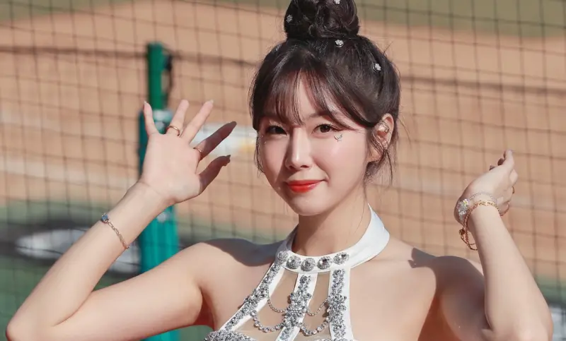 ▲韓職SSG登陸者販售包含安芝儇在內的啦啦隊成員拍立得小卡，結果被韓國球迷嗆聲「這裡不是台灣」。對此，安芝儇發文說自己感到抱歉。（圖／安芝儇IG@wlgus2qh）