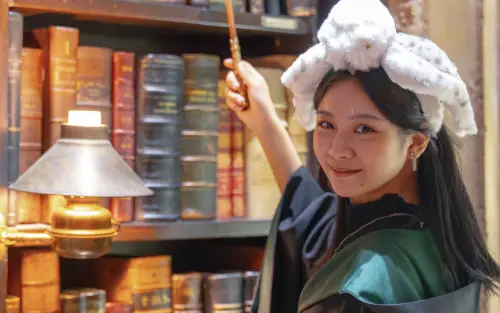 于卉喬朝聖日本哈利波特影城！巫師袍、魔杖全帶回家　戰利品曝光
