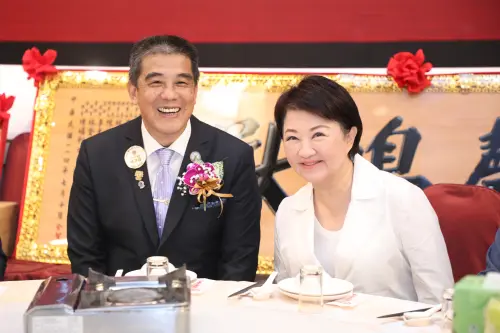 影／盧秀燕不選藍白仍合　江和樹給媽媽按個讚：最忌捧這碗看那碗
