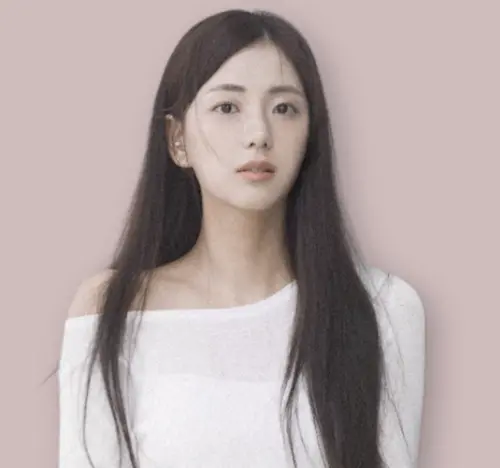 ▲Jisoo親姊姊金智潤（如圖）形象照曝光，跟Jisoo堪比雙胞胎。（圖／＠jiyyoon_s2 IG）