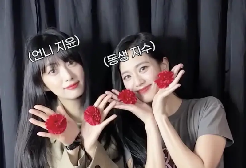 ▲BLACKPINK成員Jisoo（右）和姊姊金智潤（左）長相相似，過去曾是空服員的姊姊現在是全職網紅，在社群擁有54萬粉絲。（圖／＠jiyyoon_s2 IG）