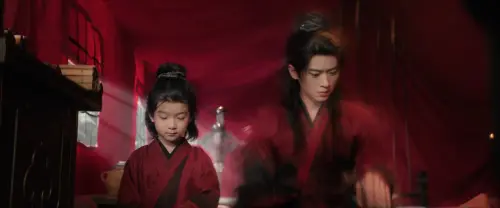 ▲丞磊因為中毒變成小朋友的樣子。（圖／翻攝自愛奇藝）