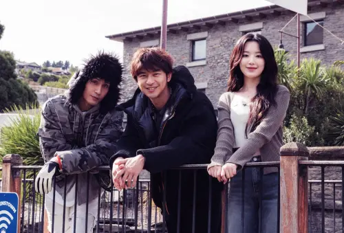 ▲舒華（右起）、陳柏霖、黃宣一起在紐西蘭合作《出去一下》，彼此距離也拉近不少。（圖／出去一下提供）