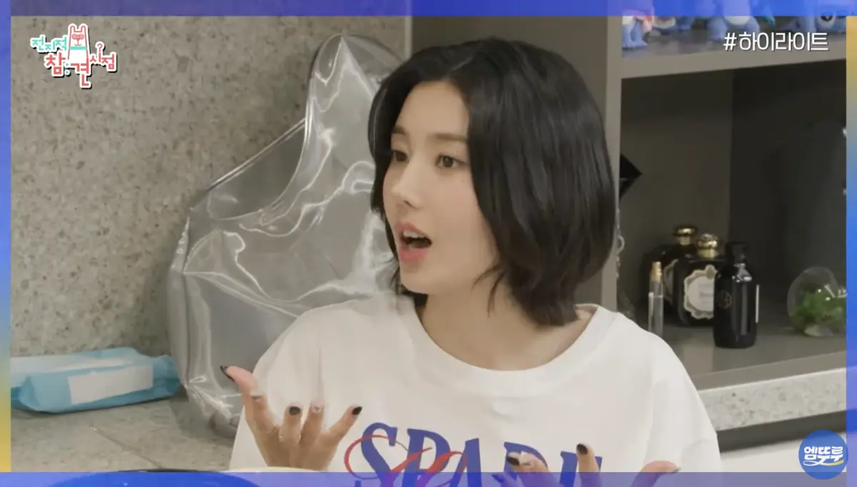 ▲韓國女星權恩妃在音樂節中白色比基尼的穿著被嘲太暴露，對此她在節目中無奈回覆：「我媽生給我的，我能怎樣？」（圖／엠뚜루마뚜루 : MBC 공식 종합 채널 YouTube）