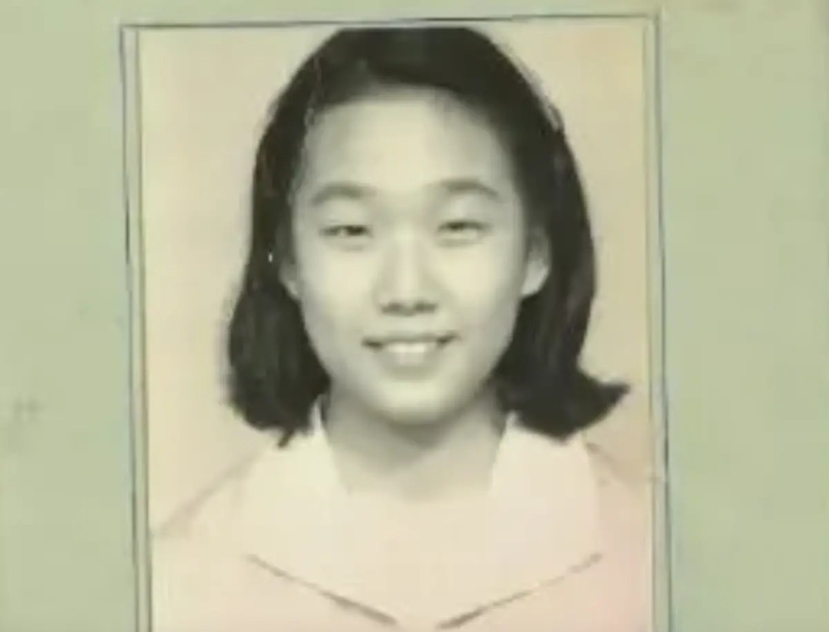 ▲林憶蓮在社群網站上公布自己15歲時的學生證，少女時代模樣曝光，當年她已經招牌的眯眯眼，加上青澀的感覺，被認為有韓國女生的味道。（圖／摘自林憶蓮 微博）