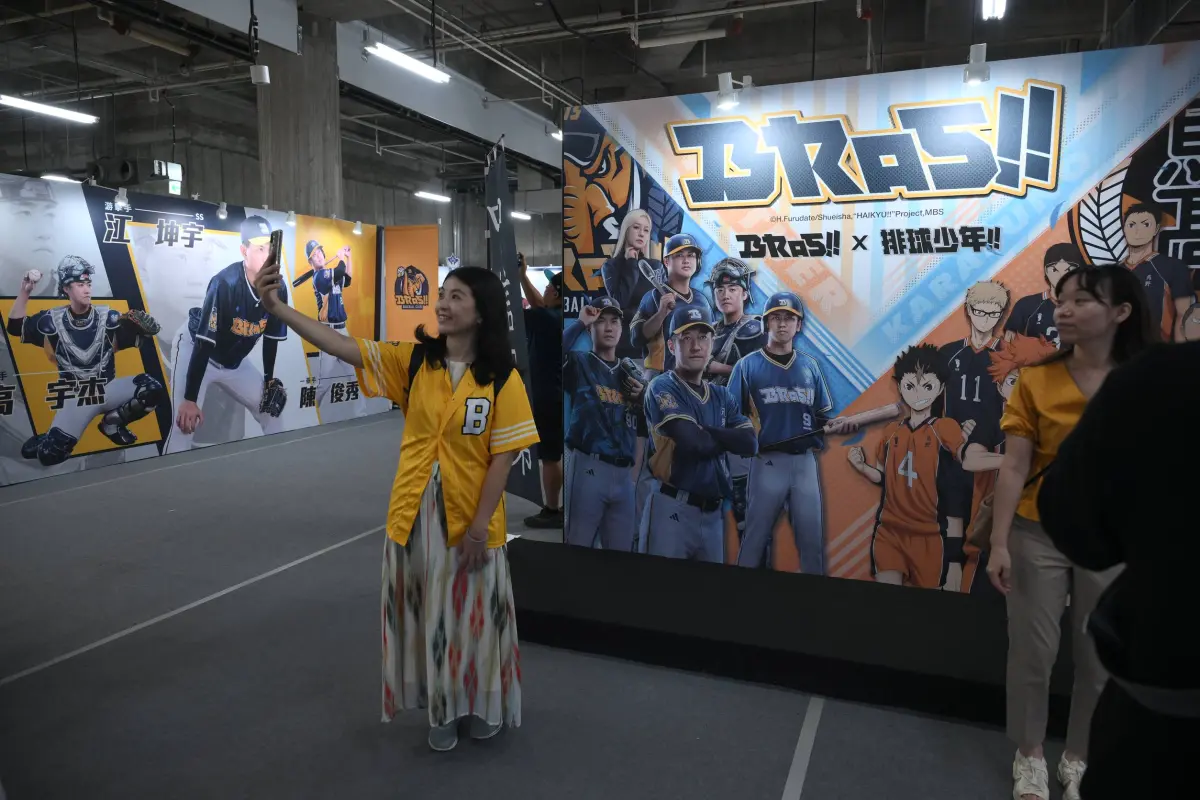 ▲中信兄弟與日本大熱動漫《排球少年》聯名合作，今（24）日周日戰吸引23996人進場，3天總計71,244人進場，本季第3度寫下例行賽主題日「假日蛋」破7萬人進場紀錄。（圖／記者林柏年攝，2025.08.24）