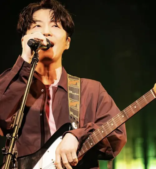 ▲會許多樂器的星野源其實看不懂五線譜，一切皆是他摸索而來的。（圖／星野源IG@iamgenhoshino）