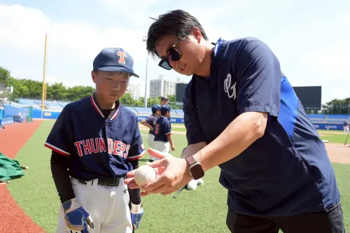 中職／富邦、阪神辦棒球教室！林威助、鳥谷敬、秋山拓巳開課指導
