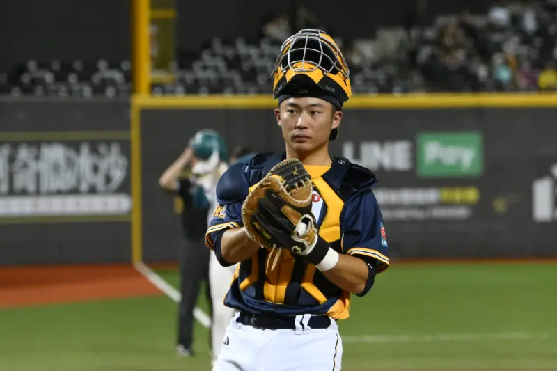 ▲中信兄弟陳統恩近期獲得穩定先發出賽機會，受訪時從高宇杰身上學習到很多，還提到他最棒的地方就是穩定性極強。（圖／記者林柏年,2025.08.24）