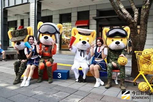 ▲慶祝93軍人節系列活動，國防部在台北香堤大道並擴大辦理「2025國軍嘉年華」，國軍藝工隊與各軍種及吉祥物也到場響應。（圖／記者吳翊緁攝）