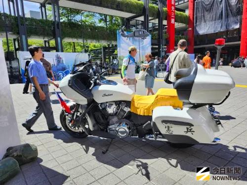 ▲國防部慶祝93軍人節系列活動，在北市香堤大道並擴大辦理「2025國軍嘉年華」，憲兵二0二指揮部重機陳展。（圖／記者吳翊緁攝）