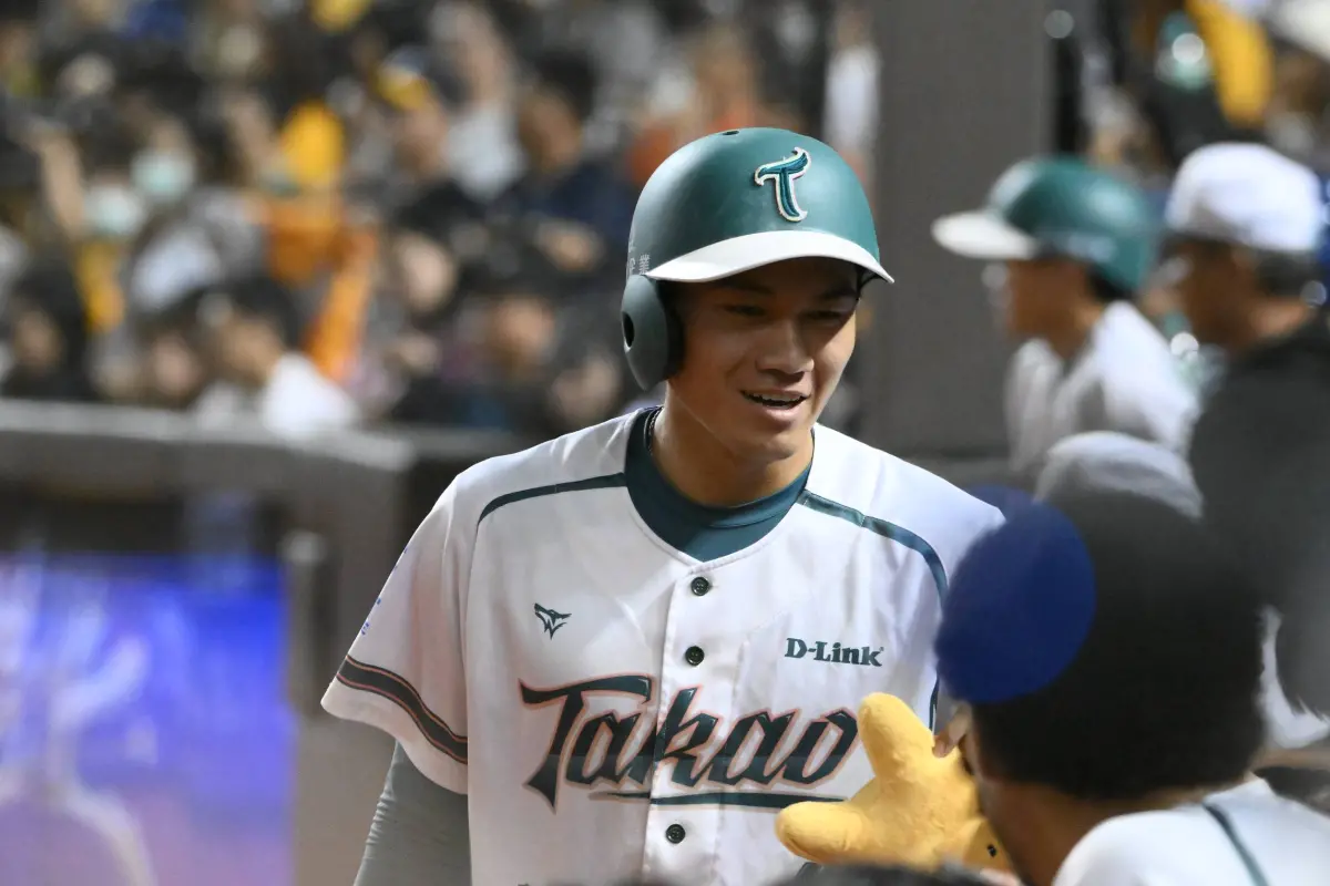 ▲林家鋐20日在台東擊出生涯首轟，今（24）日又於對陣中信兄弟比賽中，敲出致勝清壘的兩分打點三壘安打，單場5打數3安打、進帳3分打點，奪下個人生涯首次一軍單場MVP。（圖／記者林柏年,2025.08.24）