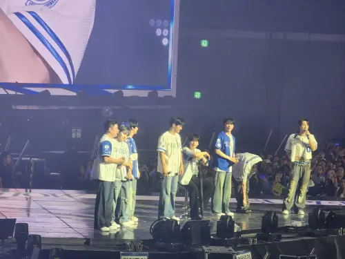 ▲圭賢在演出到一半時，意外摔落舞台。（圖／讀者提供）