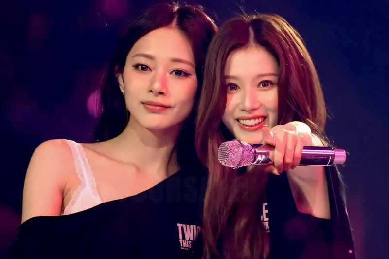 ▲日本知名排名網站近日公開「最美20代K-POP韓國女星」的排名結果，子瑜（左）奪下第4名，同團TWICE成員Sana（右）拿下冠軍寶座，張員瑛、Karina等人也都進榜。（圖／X@yoursatzu）