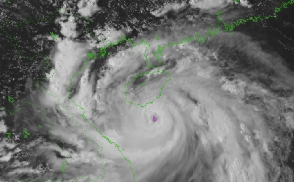 ▲劍魚颱風將於今（25）日登陸越南。（圖／越南中央氣象中心）