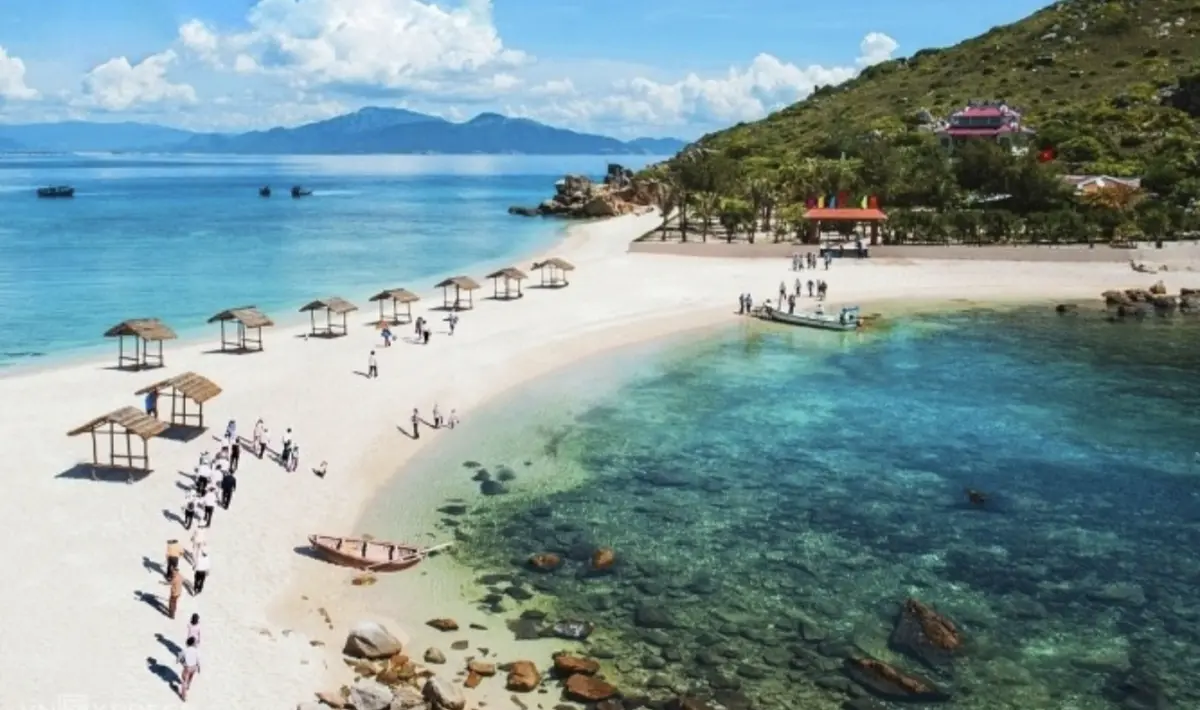 ▲越南首度打進「全球十大最佳退休國家」榜單，引發國際關注。圖為越南芽莊，同時擁有群山、大海和5G快速網路。（圖／翻攝自越南快訊）