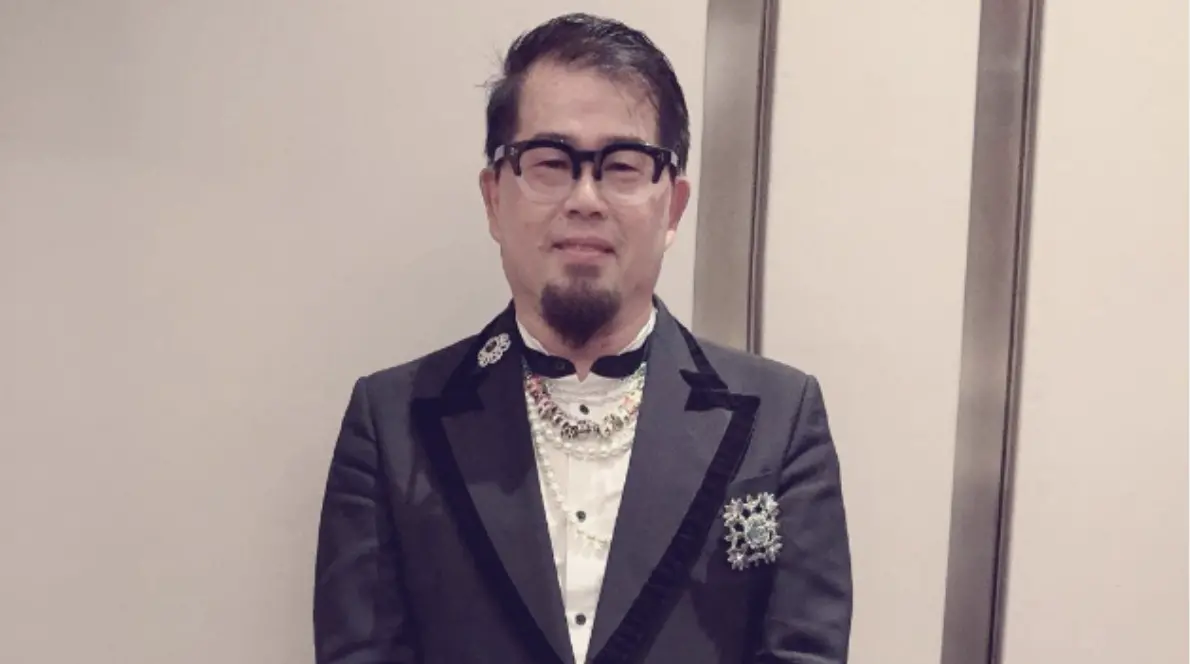 ▲63歲知名服裝設計師林國基（如圖）近日上節目介紹600萬名牌包，主持人Melody驚呼：「第一次看到！」事後遭到觀眾質疑造假，掀起網上熱議。對此《NOWNEWS今日新聞》求證林國基方面，截稿前尚未得到回應。（圖／翻攝自林國基臉書）