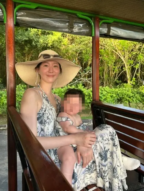 ▲李裕英低調生女補辦婚禮！8年前韓星男友車禍過世　她苦撐過低潮（圖／李裕英IG@___2u0）