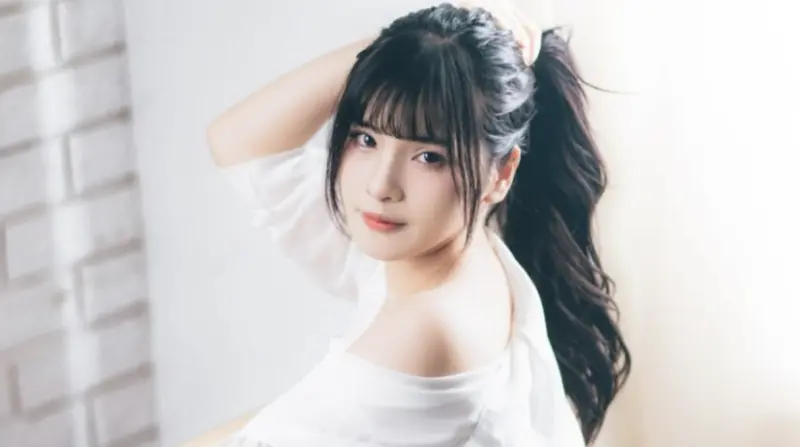 ▲職籃啦啦隊女神俐蓁（如圖）近日因新歌MV衰捲粿粿與范姜彥豐婚變風波，其個人背景與生平引發好奇，傲人身材與天然呆個性被封稱為「反差女神」，擁有21萬粉絲支持，在啦啦隊「Taishin Wonders」中還是韓籍女神李素泳、朴恩惠的學姐。（圖／翻攝自俐蓁IG＠lizhen.149）