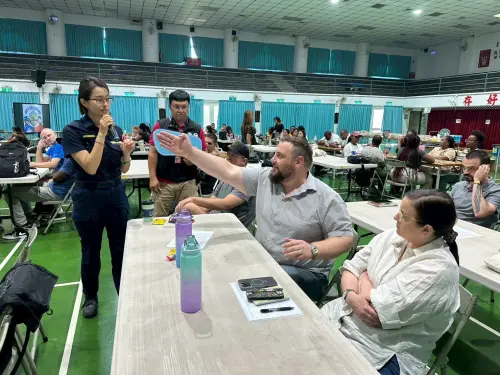 第一波麗士雙語防詐Fun學堂　百名外師High翻天
