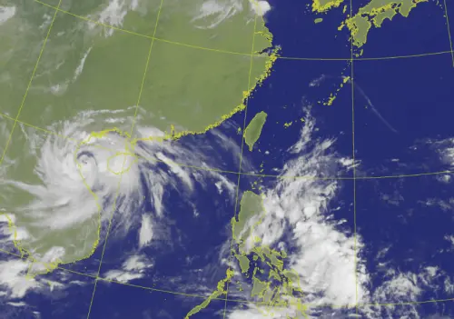 ▲劍魚颱風預將登陸越南，週三至週四（8/27至8/28）在南海一帶，有新的熱帶系統發展，不排除下一號颱風「藍湖」生成。（圖／中央氣象署cwa.gov.tw）