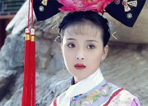 ▲《還珠》晴格格豪門夢碎？51歲王豔復出直播帶貨　老公陷財務危機（圖／微博＠娛美人娛001）