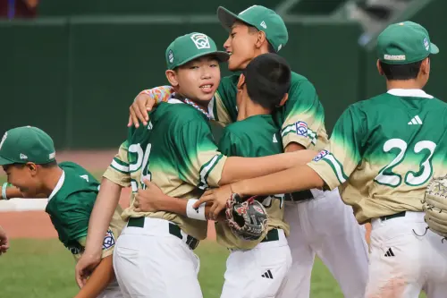 台灣世界冠軍東園少棒教練開球！運動家隊卻臨時喊卡　公關道歉了
