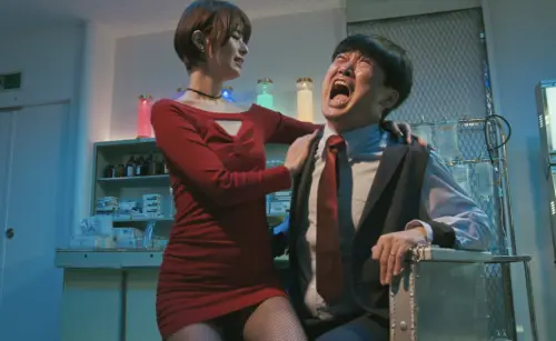 ▲《接吻生死戰》展開死亡接吻遊戲。（圖／Netflix提供）