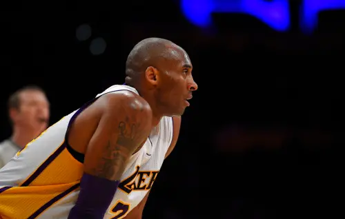 ▲美國時間8月24日是一年一度的曼巴日，由於8與24都是布萊恩（Kobe Bryant）所穿過的號碼，因此這一天也成為專屬於他的紀念日，洛杉磯湖人傳奇球星「魔術強森」（Magic Johnson）也在X上緬懷這位偉大的球星。（圖／美聯社／達志影像）