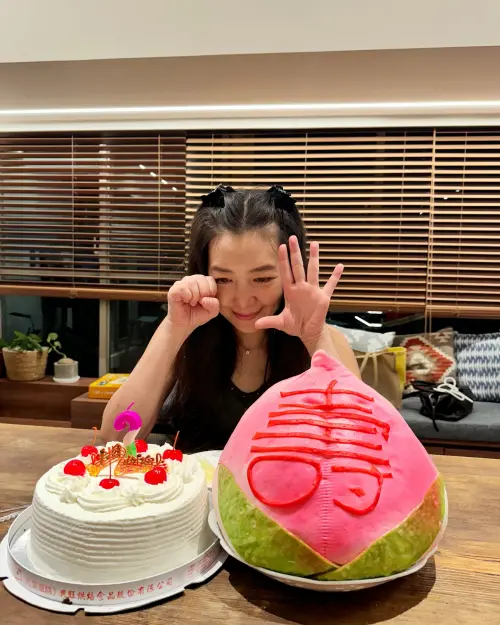 ▲路嘉怡回首50歲一整年，她表示心懷感激。（圖／翻攝自路嘉怡臉書）