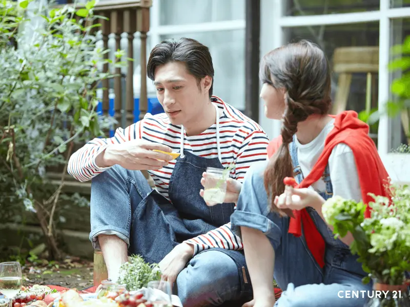 ▲情侶買房前應該做好萬全規劃，以免後續感情生變，人財兩失，不動產業者21世紀不動產就特別整理出，情侶和夫妻共同買房全攻略，讓雙方都安心。（圖／21世紀不動產提供）