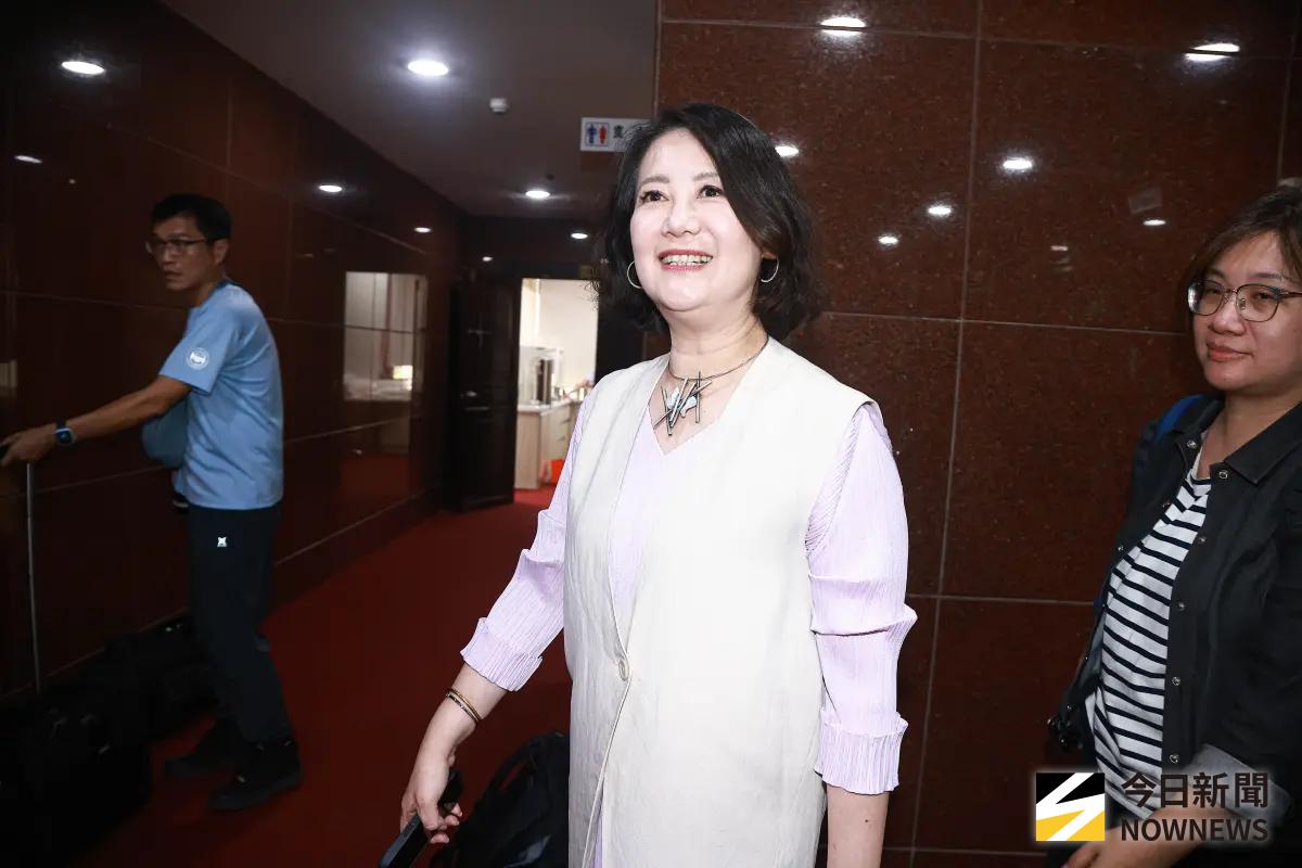 ▲行政院副院長鄭麗君今（25）日首次以「談判代表」身份站上備詢台，而民進黨立委吳思瑤質詢時大讚賴政府「全程透明公開」、「沒有黑箱」。（圖／記者葉政勳攝 ,2025.08.25）