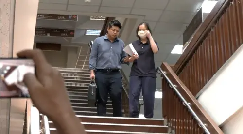 ▲前護理師林惠珠（右）涉嫌恐嚇京華城案檢察官、法官遭起訴，移審庭開完後獲准停押、限制住居。（圖／翻攝畫面）
