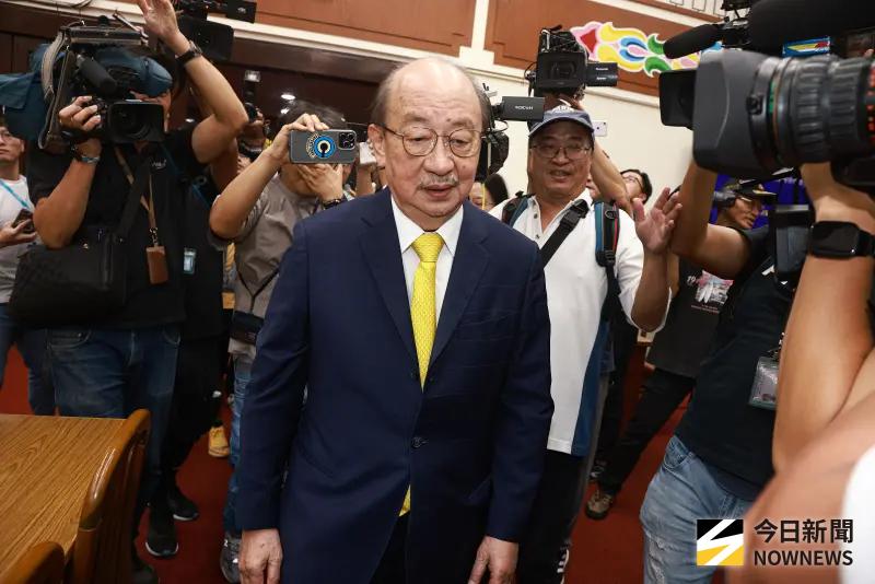 ▲吳子嘉稱柯建銘有愛打麻將壞習慣，一場麻將輸贏5、6百萬導致負債累累，對此柯建銘聲明表示已於本月3日提告加重誹謗及公然侮辱。（圖／記者葉政勳攝）