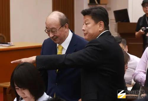 柯建銘反逼宮戰略奏效？黃暐瀚曬1照曝「此時無聲勝有聲」
