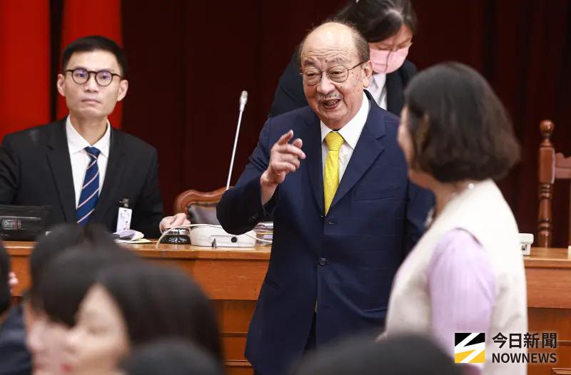 柯建銘為何賴著不辭？吳子嘉驚爆「老柯有一個壞習慣」：花銷很大