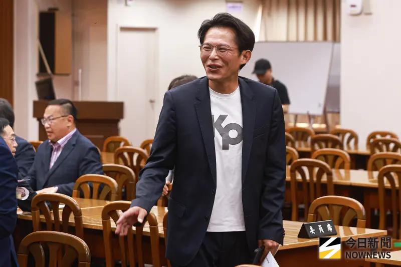 ▲民眾黨主席黃國昌昨日表示，民眾黨團將推動國內移轉投票等法案。（圖／記者葉政勳攝）