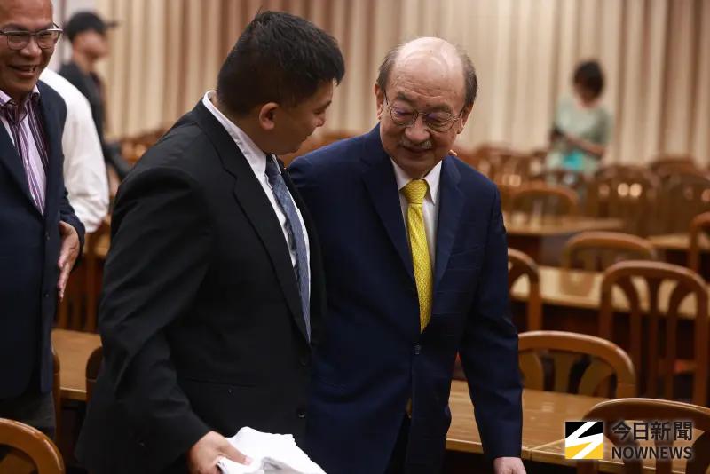 ▲民進黨團總召柯建銘出現挑戰者！綠委蔡其昌表態參選總召，未來兩人競選，備受關注。（圖／記者葉政勳攝，2025.08.25）