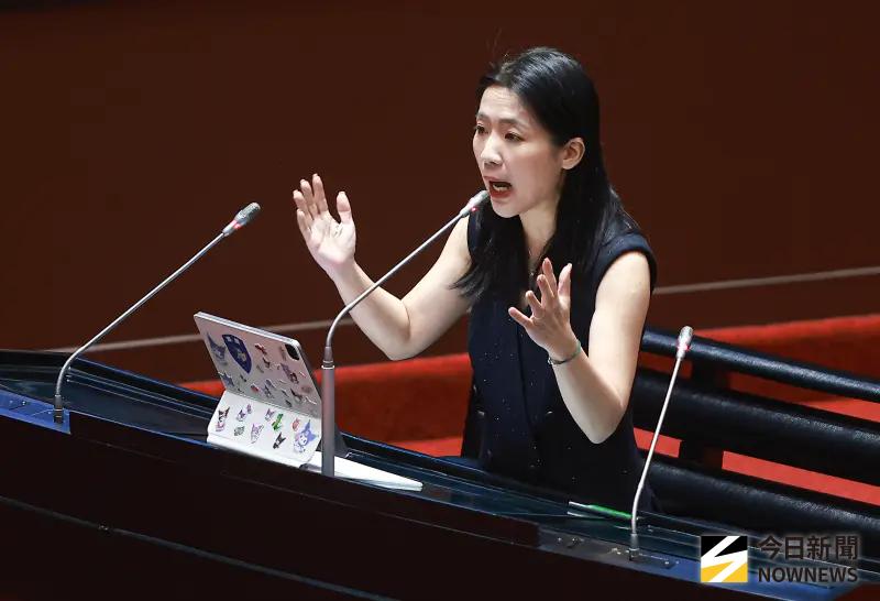 ▲國民黨立委徐巧芯說，台灣與美國談判成效差，台灣一邊成為美國第六大貿易逆差國，一邊又被要求開放農業，這不是「雙輸」？什麼才是「雙輸」？（圖／記者葉政勳攝 ,2025.08.25）