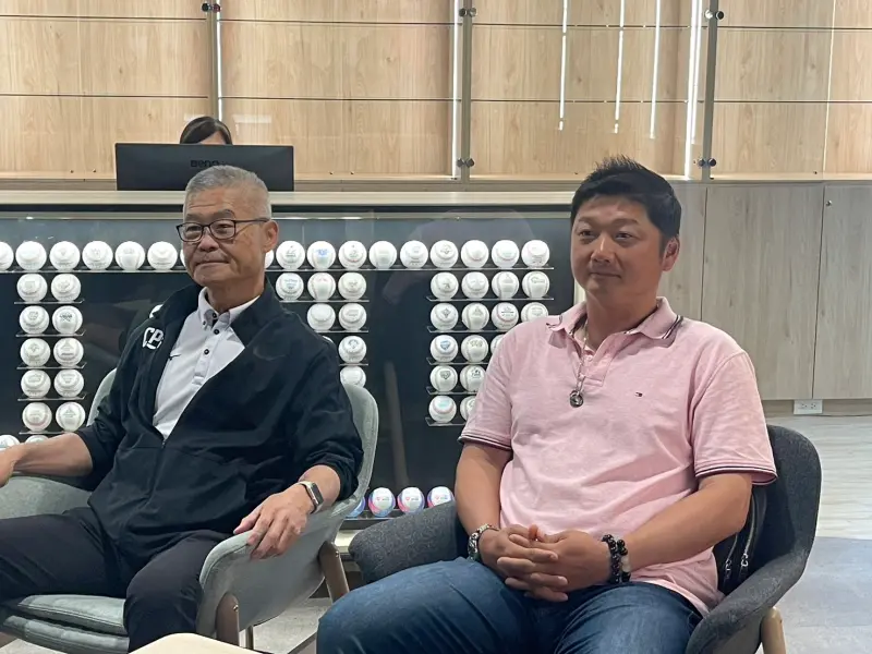 ▲經典賽中華隊總教練曾豪駒，透露今日先組出80人名單，選進許多旅外球員，包含美職3A到1A、日職選手，且80人全數為職業、無業餘選手入選，由於旅外人數多，情蒐小組的分工、對每位選手的近況掌握度也成為關鍵。（圖／記者林子翔攝）