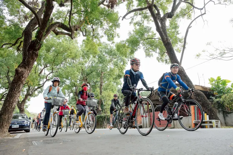 ▲單車客騎經霧峰光復新村。(圖/參山處提供)