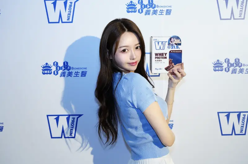 ▲富邦悍將韓籍啦啦隊女神李雅英（如圖）昨（24）日出席保健食品品牌活動，受訪羞認理想型是許光漢、邊佑錫，更自爆住在西門町附近，時常1人低調逛街，「台灣生活真的很舒服！歡迎巧遇喔！」（圖／ 義美生醫提供）