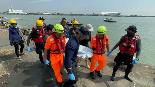 東港溪男子駕浮具落海　海巡多方搜救仍溺亡
